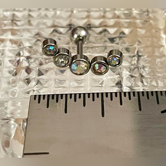 1Pc Iridescent CZ 16g- Surgical Stainless Cartilage/ Helix/Tragus Stud NWT - Picture 6 of 13